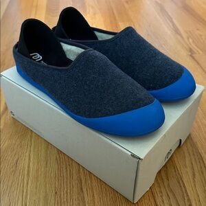 NWT: Mahabis Curve Slippers in Malmo and Santorini Blue